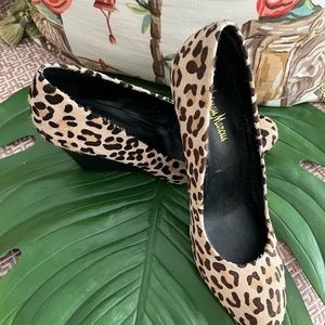 NEIMAN MARCUS LEOPARD SKIN WEDGES SIZE: 7.5 M